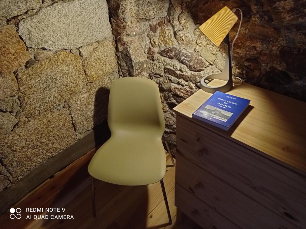 Casas Do Torreao 3 Casas De Alojamento Local Alfaiates Экстерьер фото